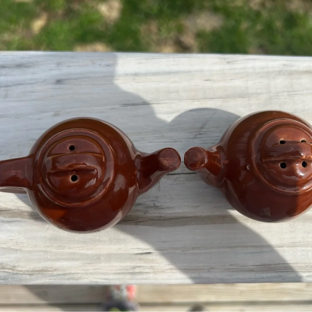 Vintage Brown Tea Pot‎ Style Salt And Pepper Shakers